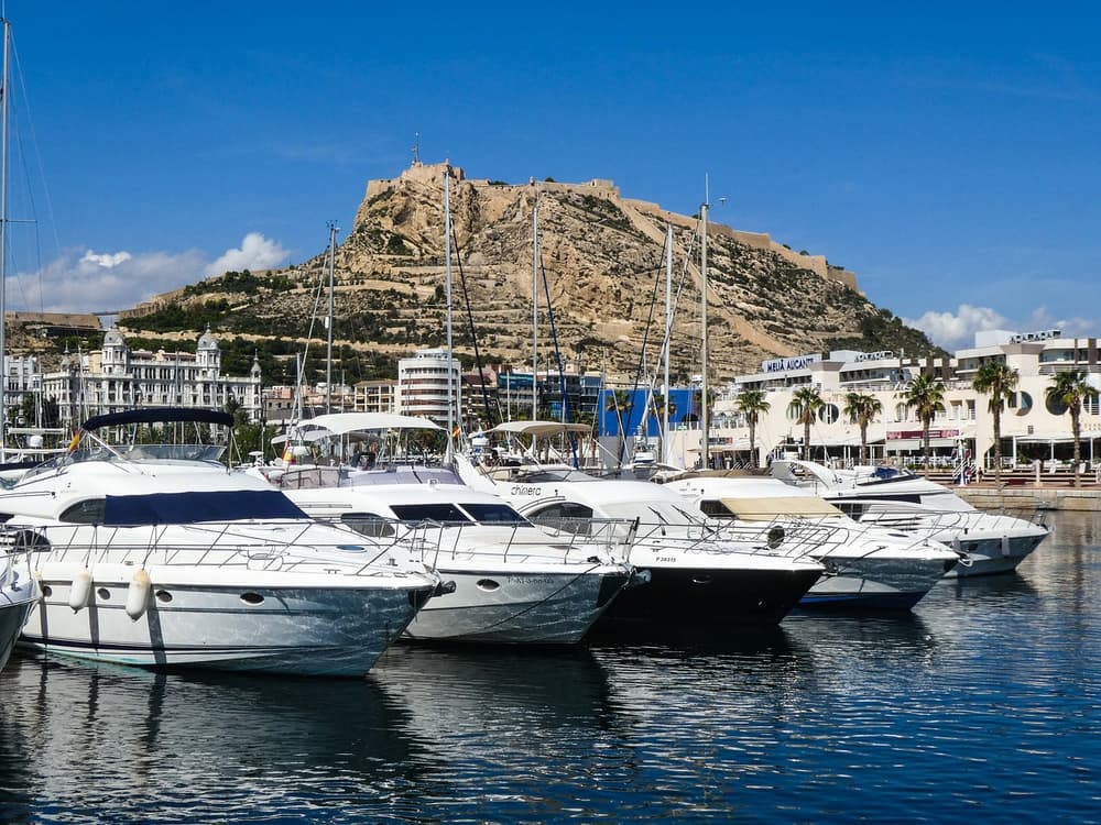Alicante Marina boasts a nice location