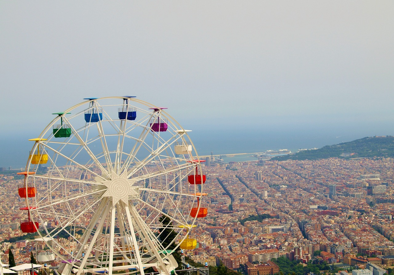A ferrys wheel in Barcelona to think about how many days in Barcelona it is best to stay